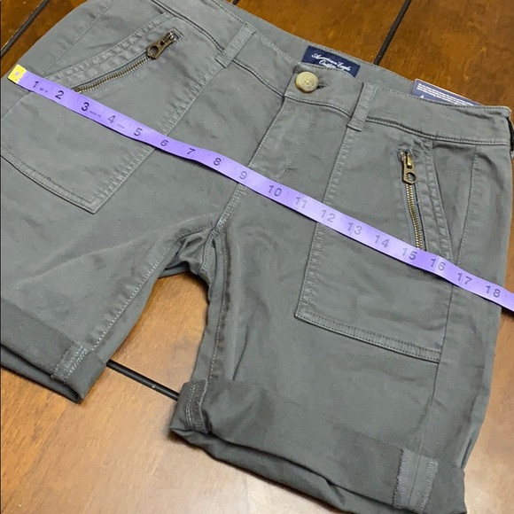 NWT AE Grey-Green Cargo Midi Shorts - Picture 9 of 11